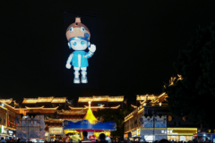 景区立异推出的“爬山帮力机械人”